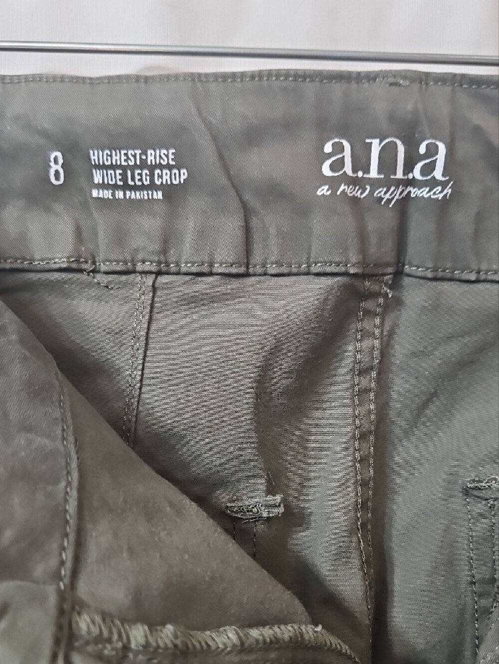 Women's Olive Green Wide-Leg Crop Pants - Picture 3 of 4